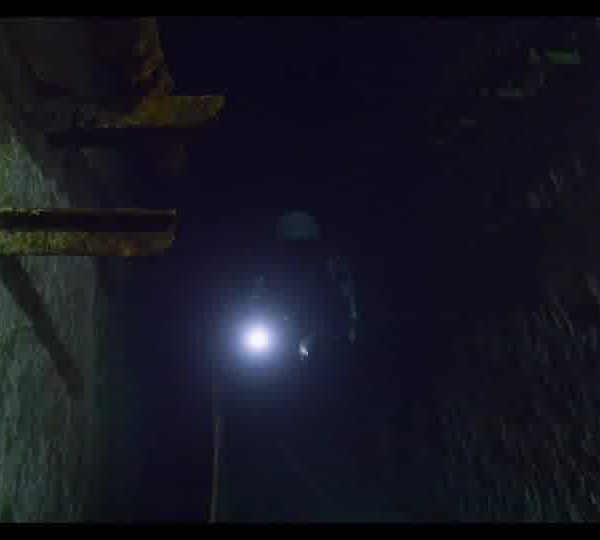 Diver_using_an_underwater_scooter_in_a_mine_16112970