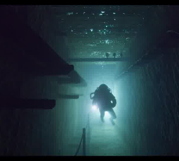 Diver_using_an_underwater_scooter_in_a_mine_161129MF