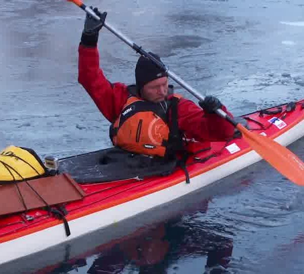 Kayak_casse_glace_pour_avancer.jpg