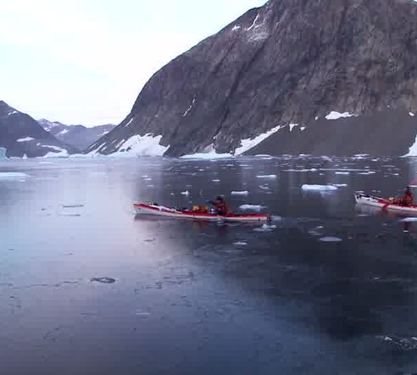 Kayaks_pris_dans_la_glace.jpg